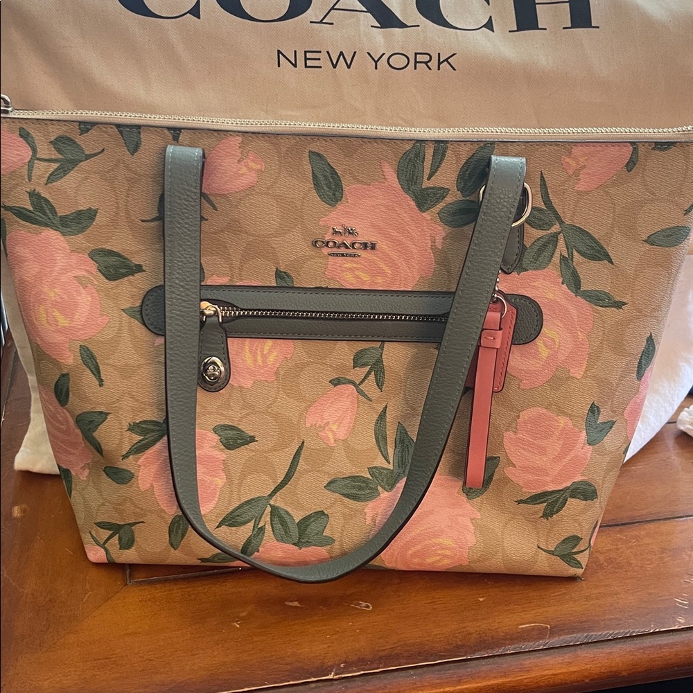 Coach camo rose Taylor tote bag